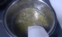 ヘラで潰しながら煮ましょう
