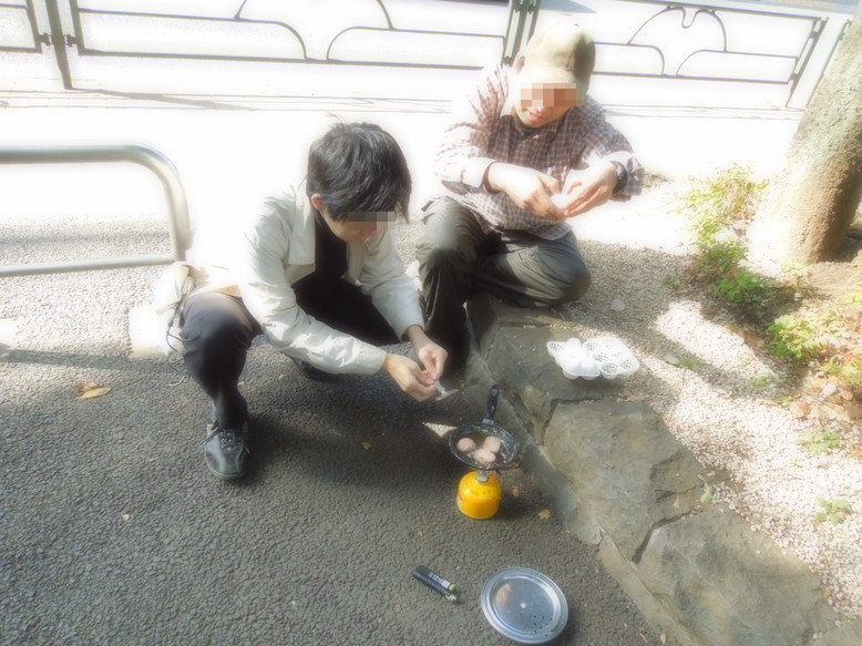 ベーコンエッグ調理なう(1)