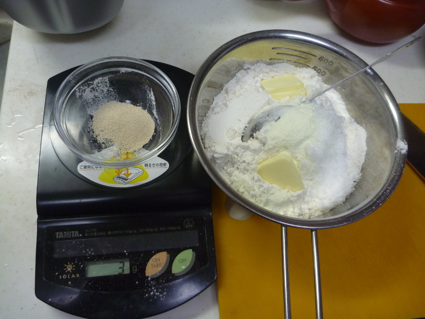 とりあえずテストでパンを作ってみよう。 P1000499