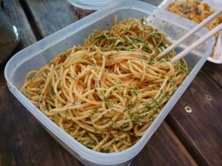 自宅で茹でて持ってきてもらった明太子パスタ P1000675